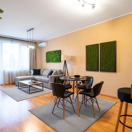 Cosy Green Apt Close To Macedonia Square Szófia Kültér fotó
