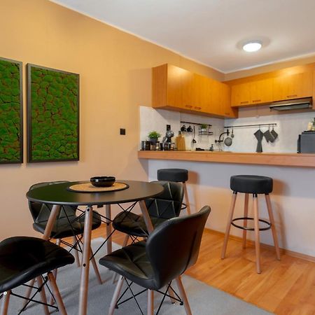 Cosy Green Apt Close To Macedonia Square Szófia Kültér fotó