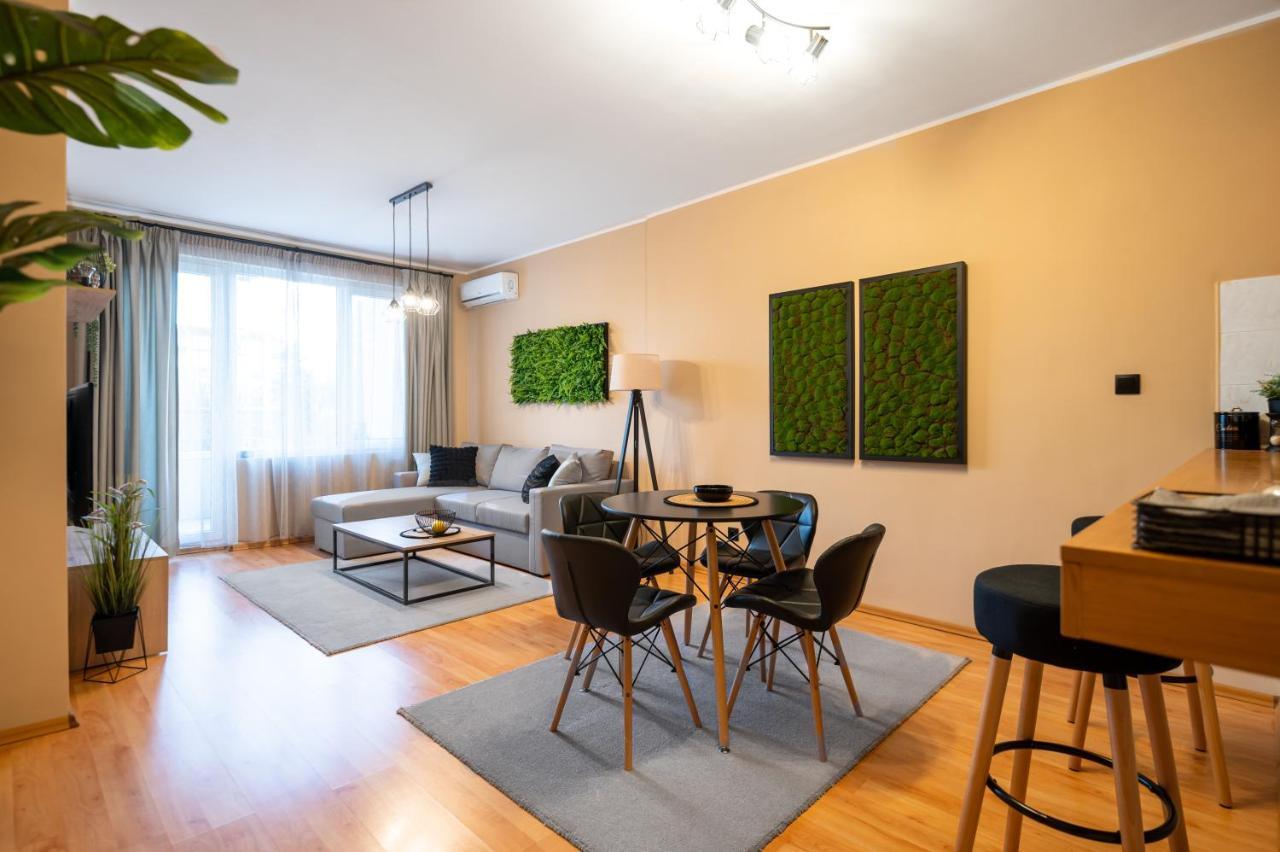 Cosy Green Apt Close To Macedonia Square Szófia Kültér fotó