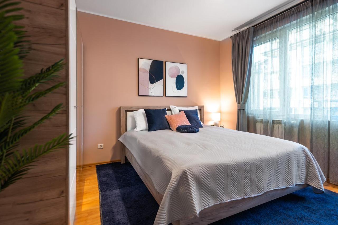 Cosy Green Apt Close To Macedonia Square Szófia Kültér fotó