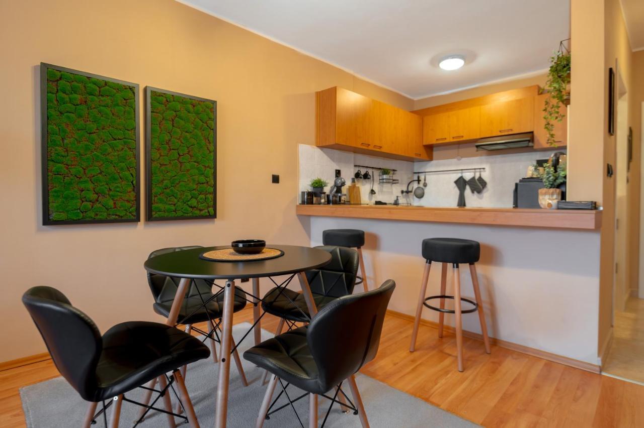 Cosy Green Apt Close To Macedonia Square Szófia Kültér fotó