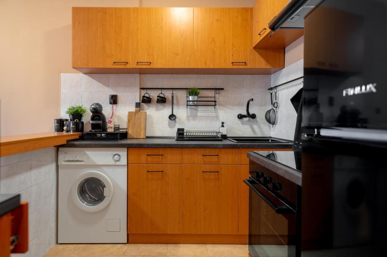 Cosy Green Apt Close To Macedonia Square Szófia Kültér fotó