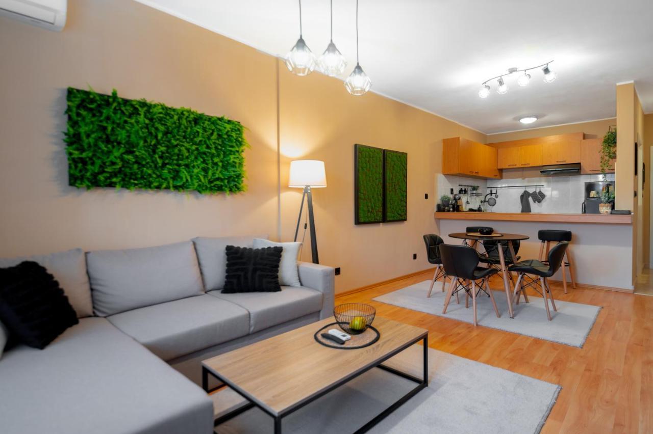 Cosy Green Apt Close To Macedonia Square Szófia Kültér fotó