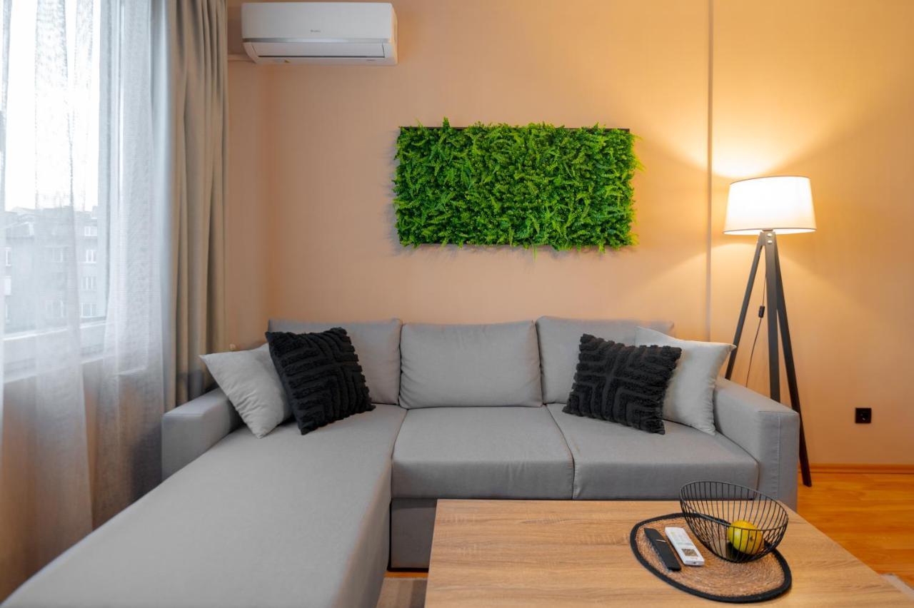 Cosy Green Apt Close To Macedonia Square Szófia Kültér fotó
