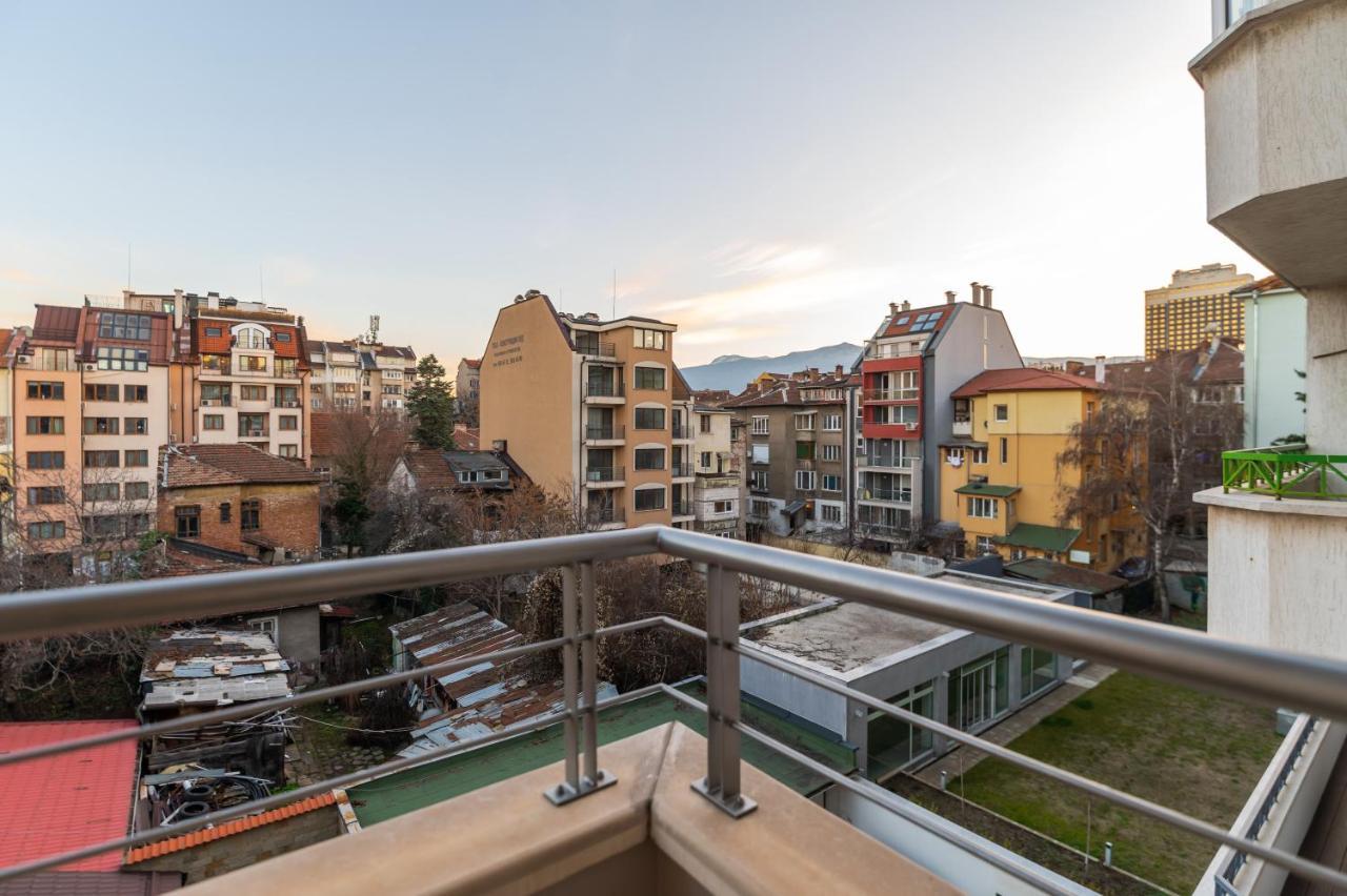 Cosy Green Apt Close To Macedonia Square Szófia Kültér fotó